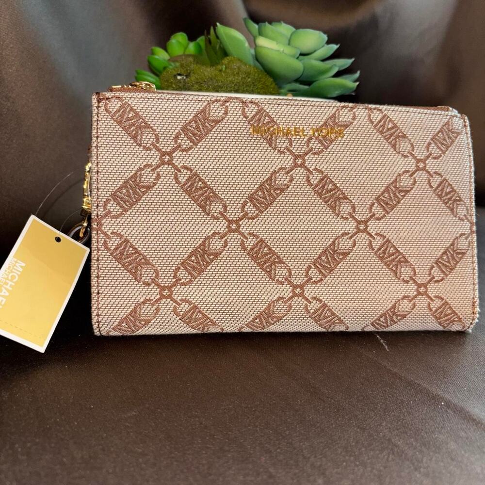 Michael kors nwt zip around wallet wristlet